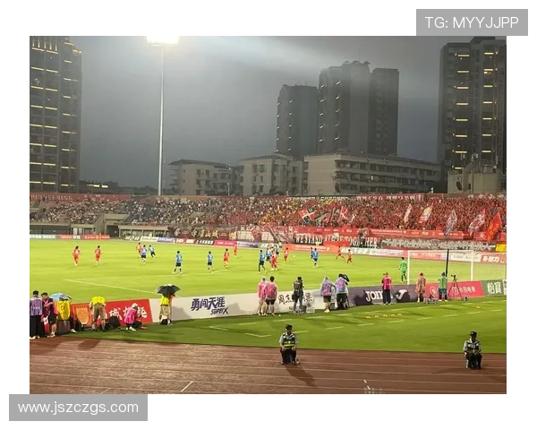 重庆铜梁龙启程迎首个中超赛季 重庆铜梁龙启程迎首个中超赛季